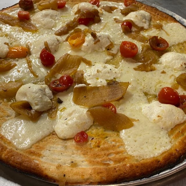 Arugula Blanco Cauliflower Pizza.